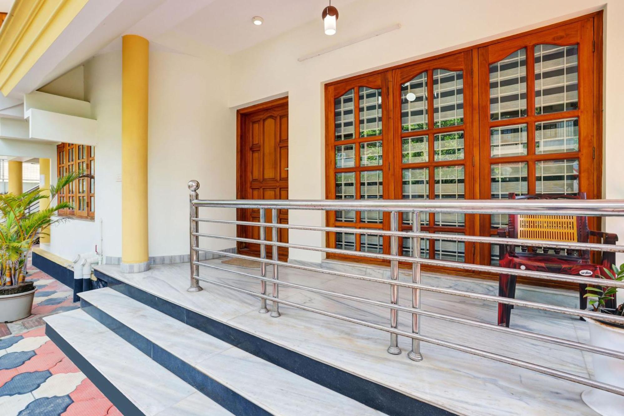Super Hotel O Lm Residency Тривандрум Экстерьер фото